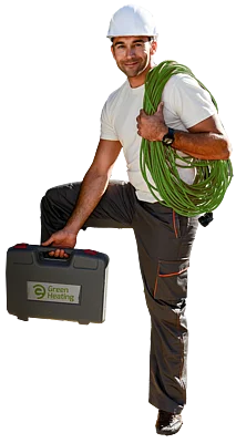 Elektriker der gerade in ein Auto einsteigt